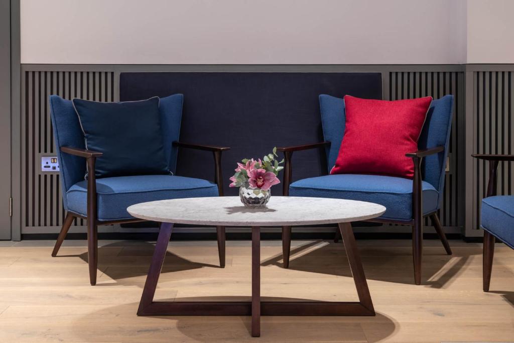 the-resident-covent-garden-london-uk-seats the resident covent garden london uk seats